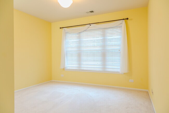 Building Photo - 330 Ashford Cir