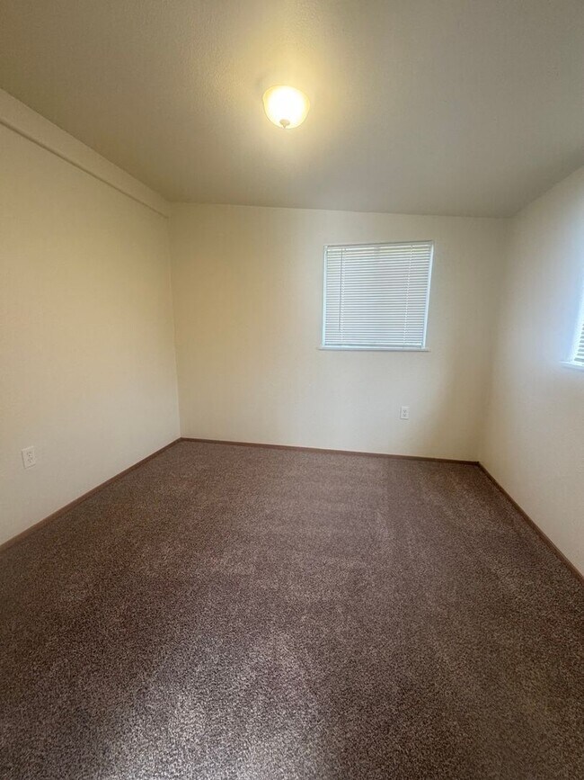 Building Photo - 11495 Hawley Rd