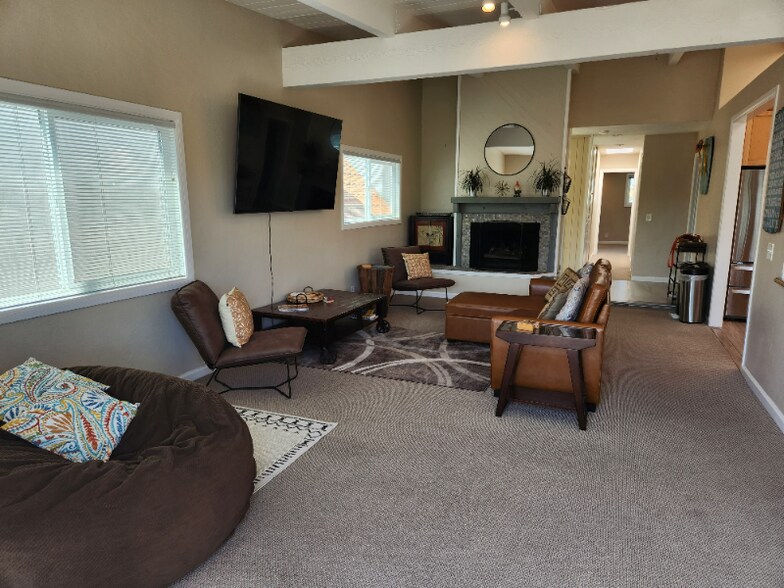 Building Photo - 718 Coronado Ct