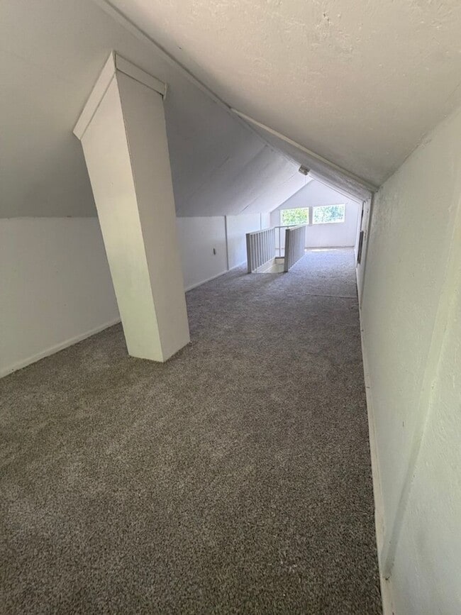 Building Photo - Single Family Home - Now available!