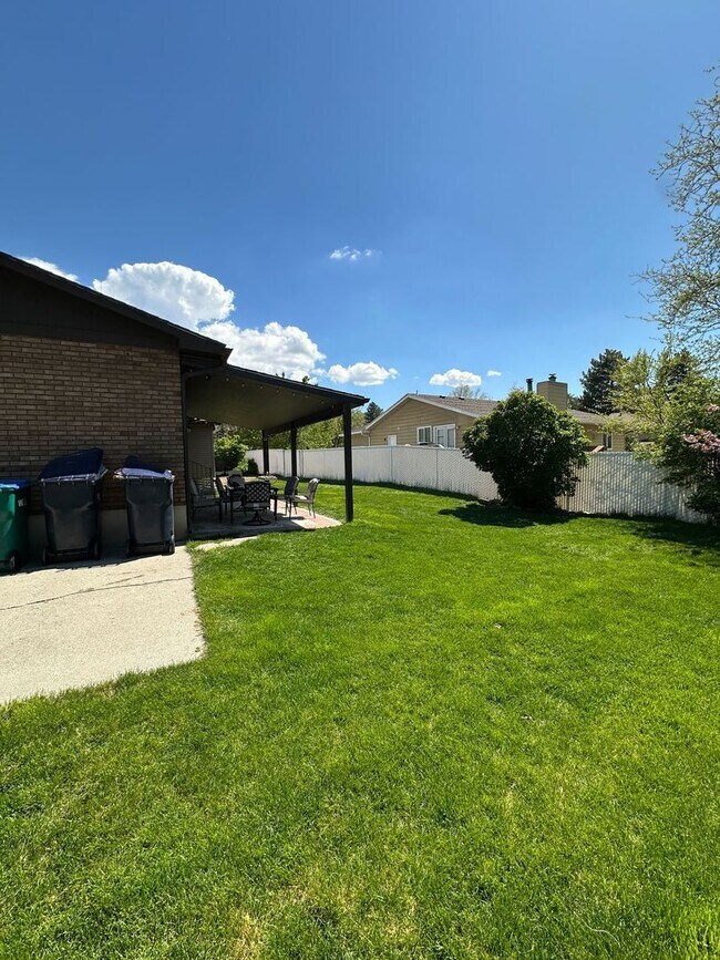 Building Photo - 1576 Plata Way