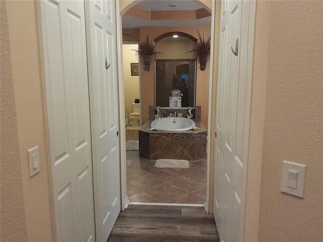 Building Photo - 600 Stone Oak Dr