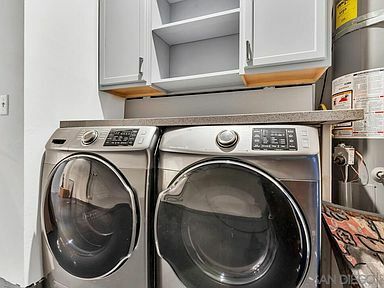 Building Photo - 8696 Villa La Jolla Dr