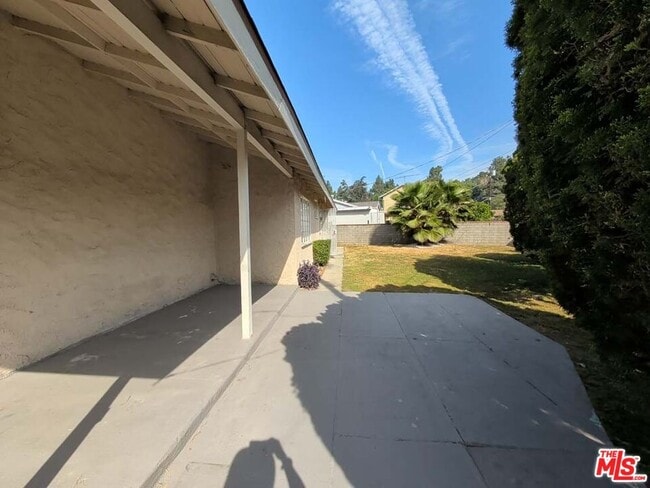 Building Photo - 7758 N Glenoaks Blvd