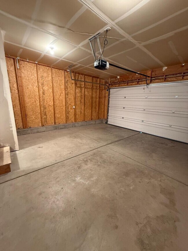 Building Photo - 1375 E Rachel Way