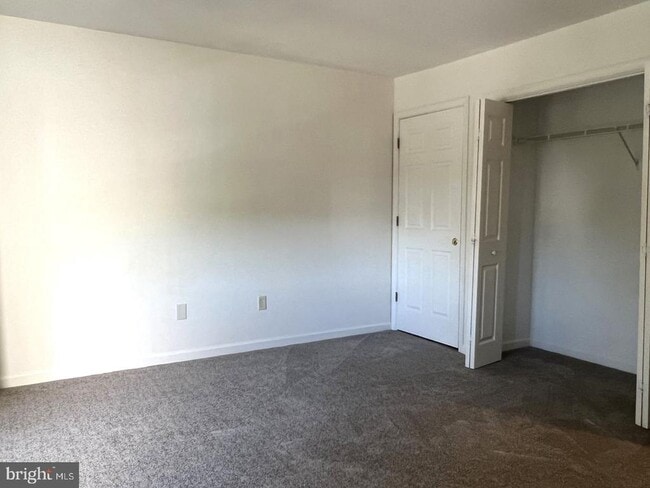 Building Photo - 406 S Spinnaker Ln