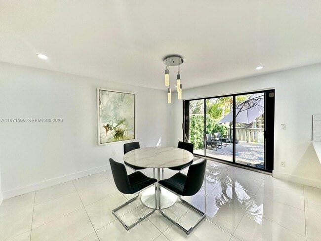 Building Photo - 3736 NE 166th St