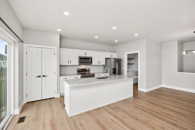 Building Photo - MODERN COMFORT!! 3 Bedroom, 2 Bathroom Home in Ankeny!