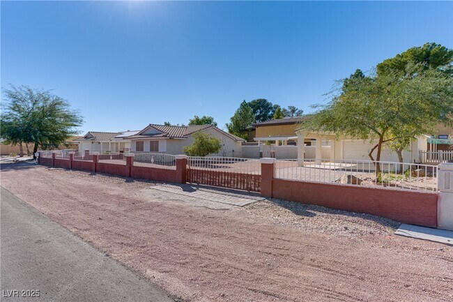 Building Photo - 2121 Rosanna St