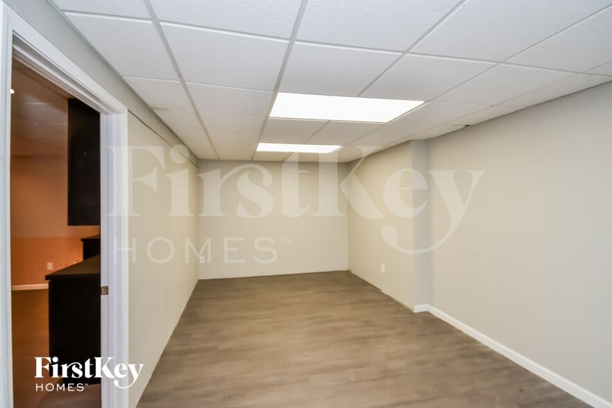 Building Photo - 622 Skyline Dr