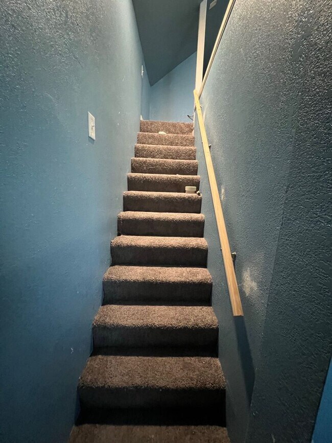 Building Photo - Adorable Newly Fixed Up Home!