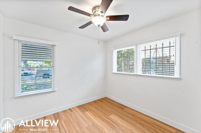 Building Photo - Stylishly Renovated Santa Ana Gem – 4-Bedr...