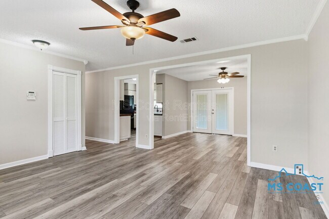 Building Photo - 609 Temple Dr