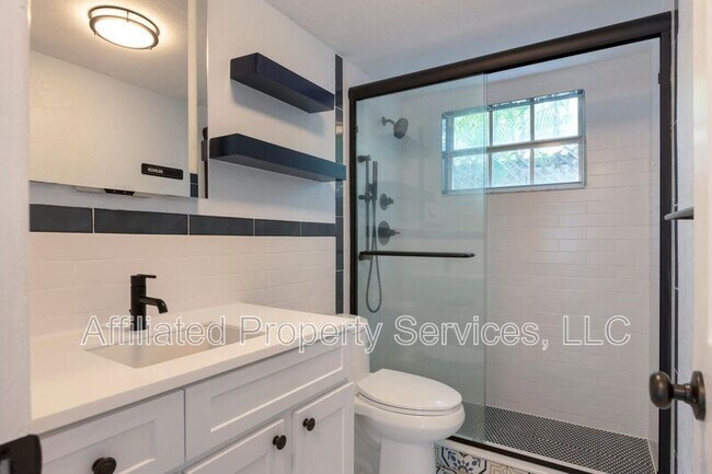 Building Photo - 5207 N Flagler Dr