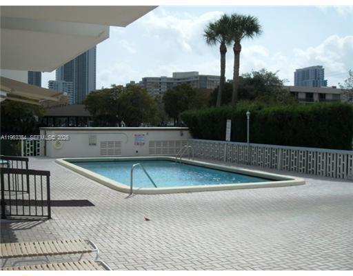 Building Photo - 2200 E Hallandale Beach Blvd