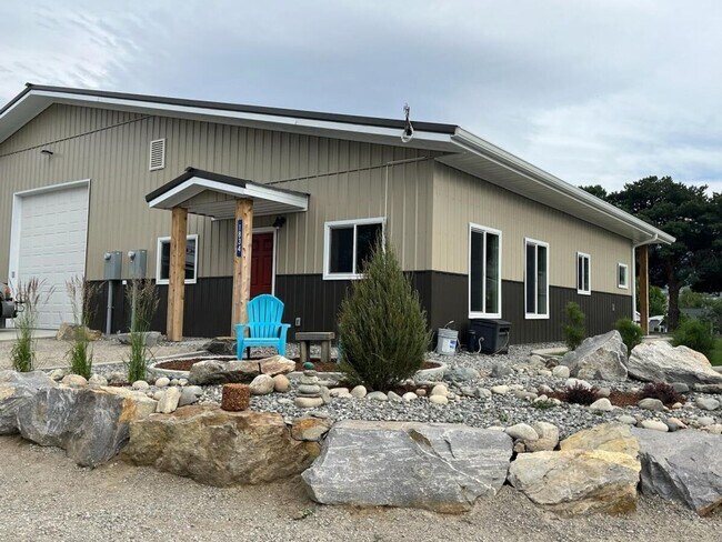 Building Photo - New Construction! 2 bed/ 2 bath with VIEWS...