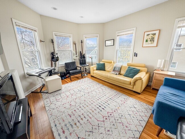 Primary Photo - 107 Columbia St
