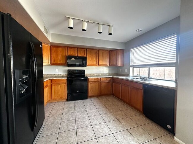 Building Photo - 4BEDROOM/2.5 BATH Lovely San Tan Home!!