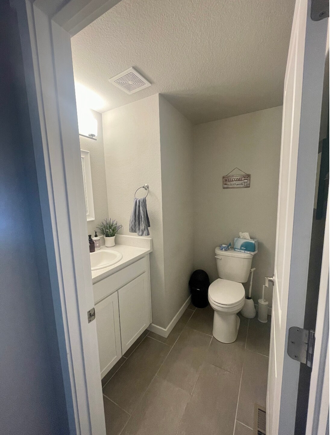 Main level half bath - 5328 Freeboot Pt