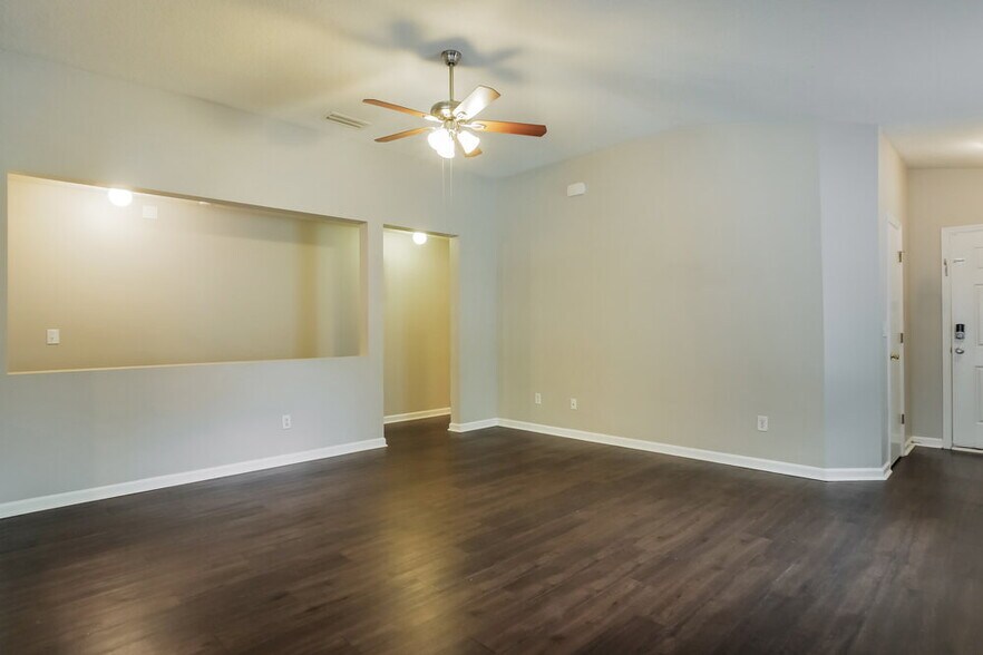 Building Photo - 697 Picasso Ave