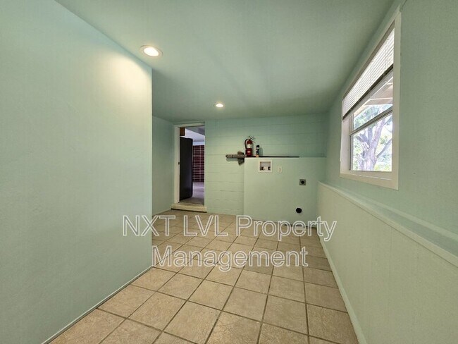 Building Photo - 69 E Mariana Ave