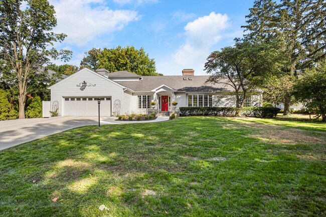 Building Photo - 7 Greencroft Dr