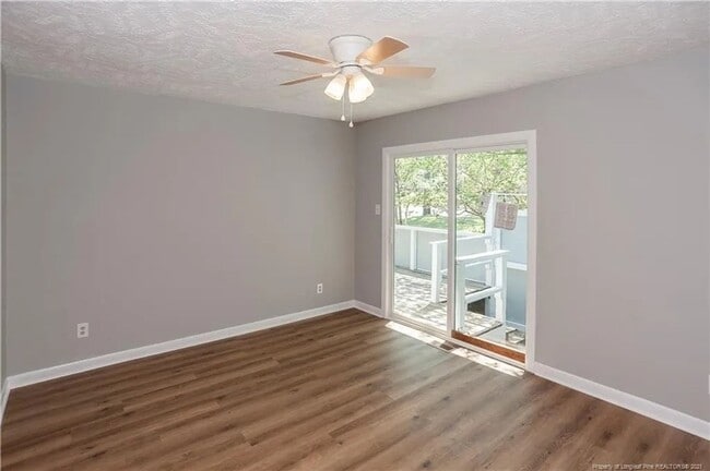Building Photo - 2012 Lakemeadow Dr