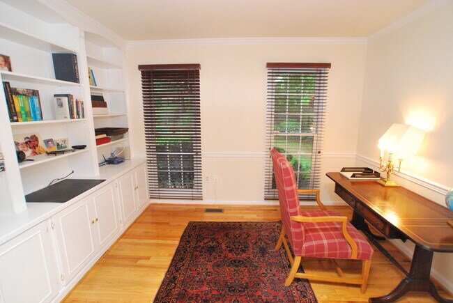 Building Photo - 15216 Falconbridge Terrace