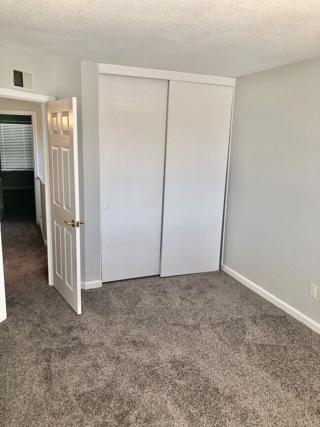 Building Photo - Charming 4-Bedroom, 3-Bath