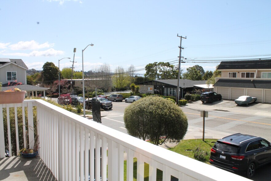 Building Photo - 272 Sea Ridge Rd