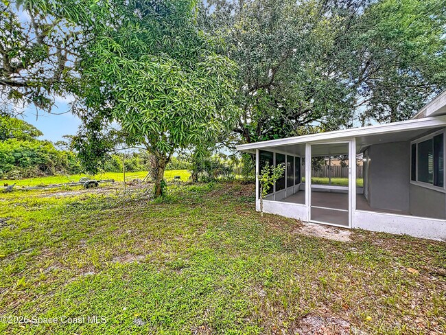 Building Photo - 1399 Mariposa Dr NE