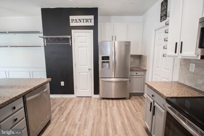 Building Photo - 45567 Bethson St