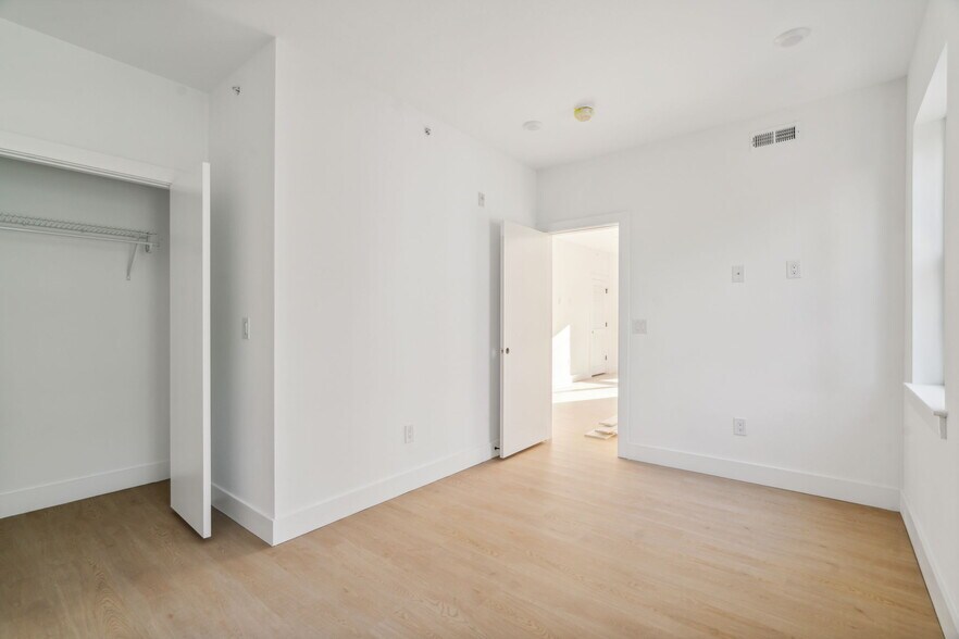 Building Photo - 2400 W Montgomery Ave