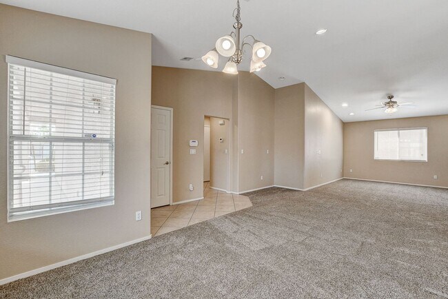 Building Photo - Adorable single story in a gated community!