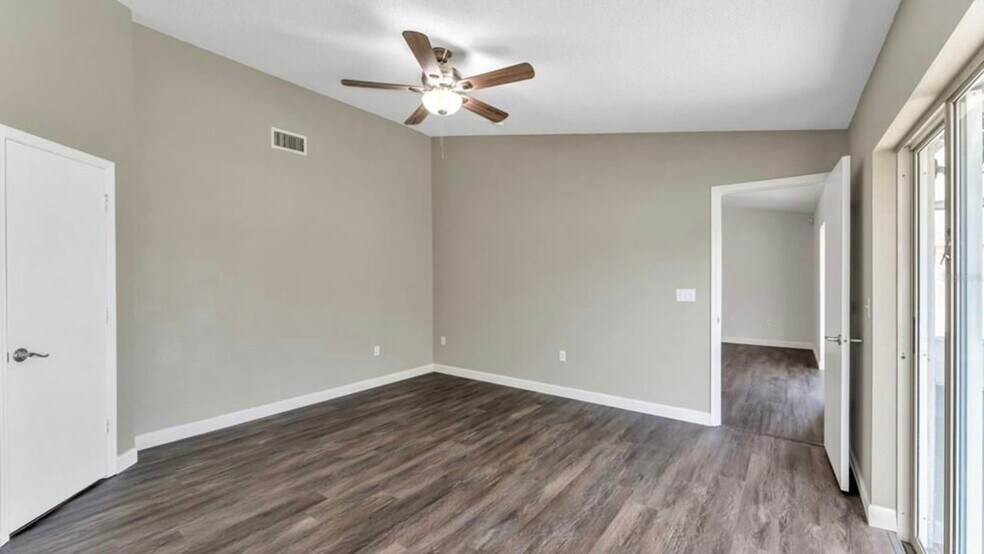 Building Photo - 6714 Shepherd Oaks St