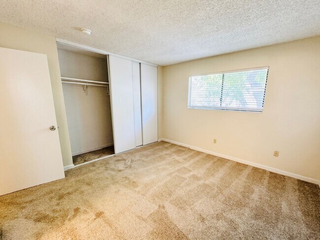Building Photo - 942 Marie Ave