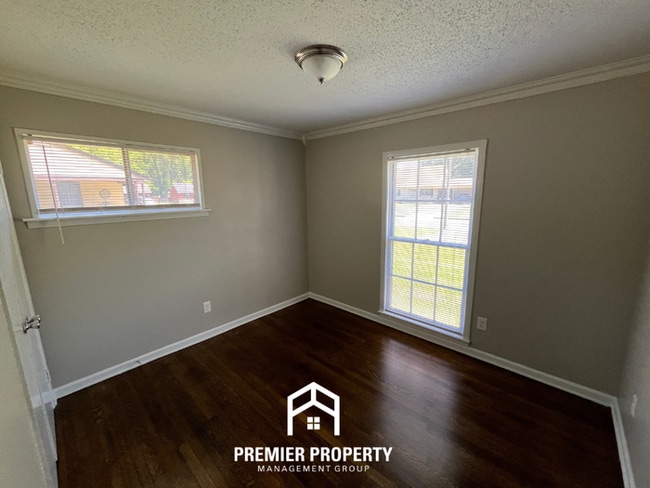 Building Photo - Charming 3BR/1.5BA in Whitehaven | Hardwood Floors & 1-Car Garage