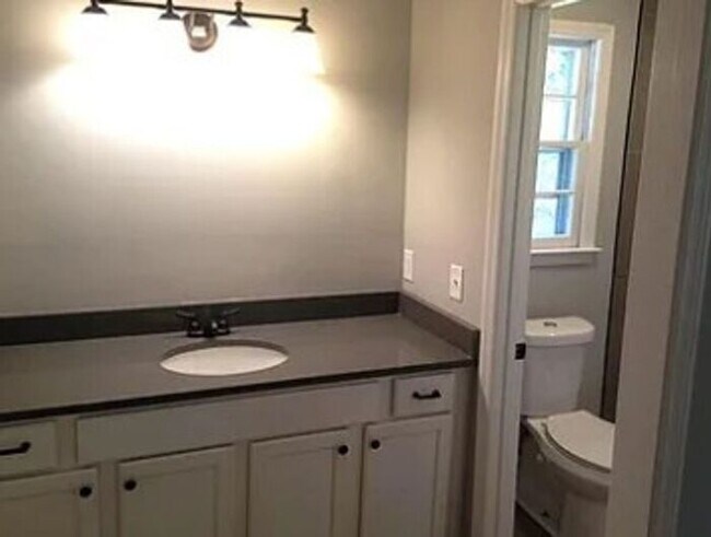 Building Photo - 128 S Wrenwood Dr