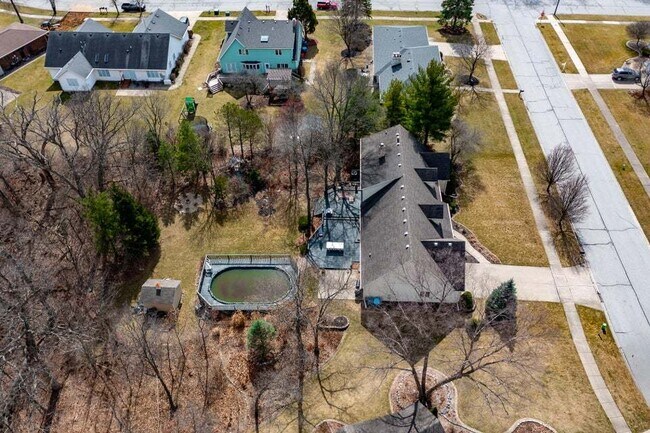 Building Photo - 9885 Belmont Ct