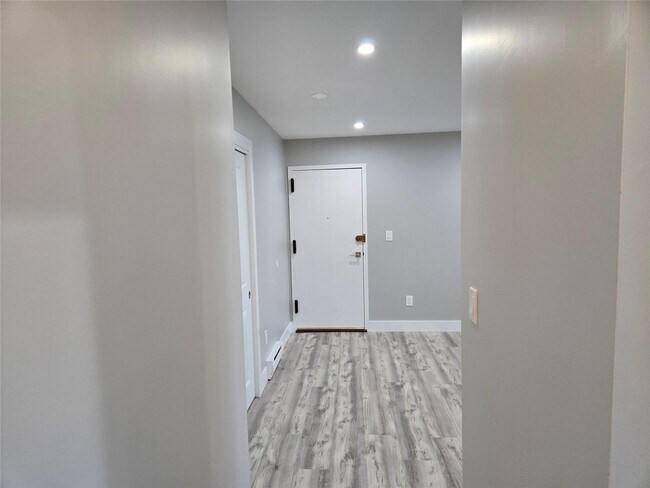Building Photo - 548 Sierra Vista Ln