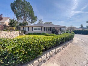 Building Photo - Charming 2BR Home in La Crescenta!