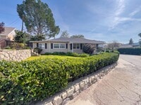 Building Photo - Charming 2BR Home in La Crescenta!