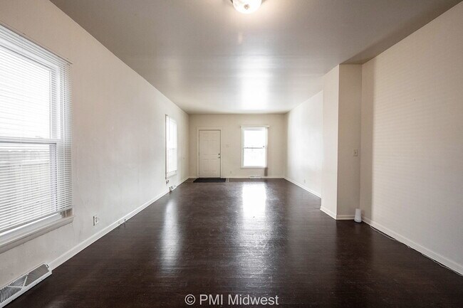 Building Photo - Charming 2-Bedroom Duplex in Indianapolis - Perfect Rental Opportunity!