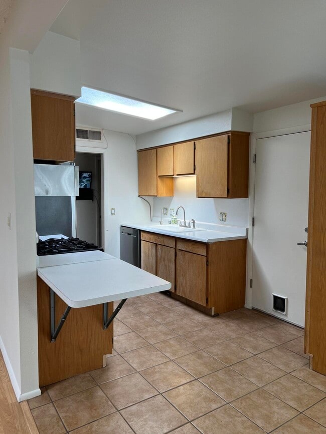 Building Photo - 13420 Reo Rd NE