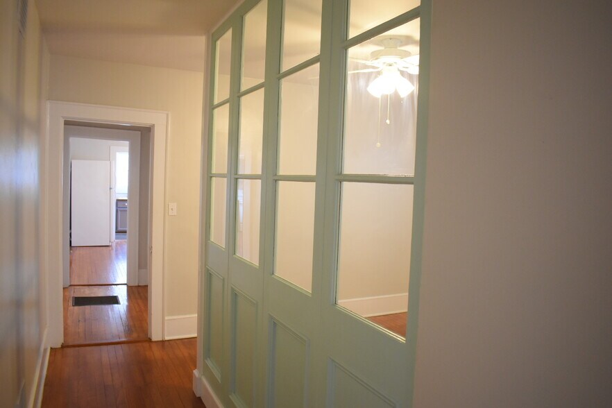 Building Photo - 306 Kenwood Ave