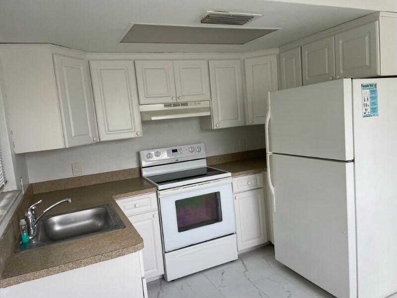 Building Photo - 627 92nd Ave N