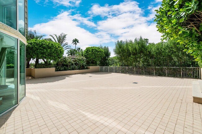 Building Photo - 3720 S Ocean Blvd