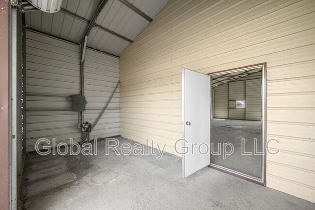 Building Photo - 7033 Robin Hood Way