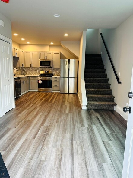 Building Photo - 2715 Maple St