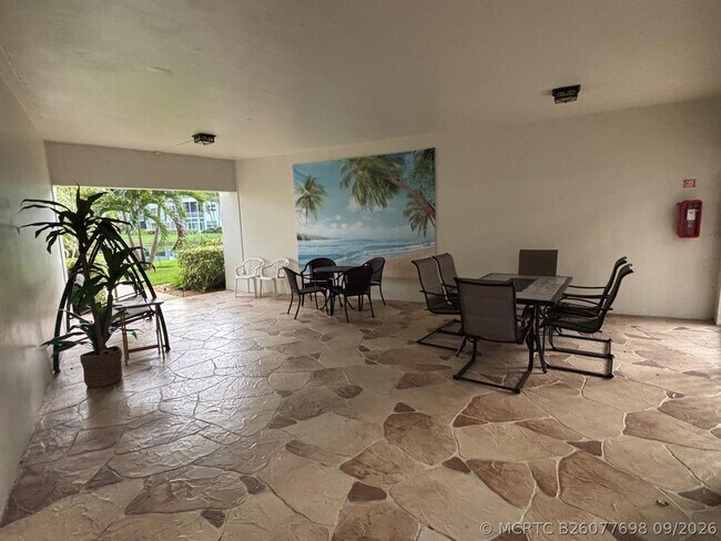 Building Photo - 5171 W Oakland Park Blvd